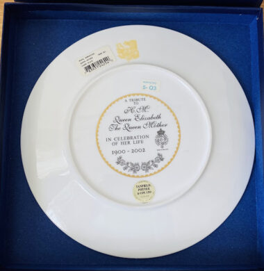 Royal Worchester Collector Plate Queen Elizabeth - NZ Collect